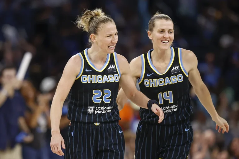 Courtney Vandersloot breaks Chicago Sky scoring record