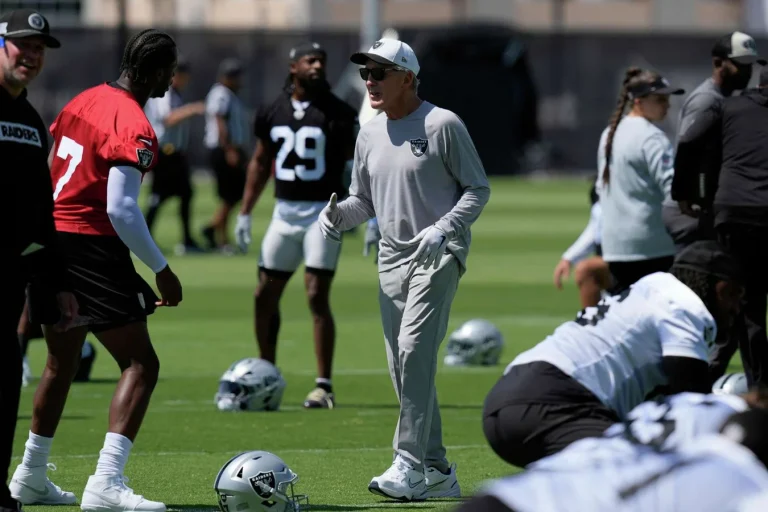 Geno Smith and Pete Carroll reunited with Raiders