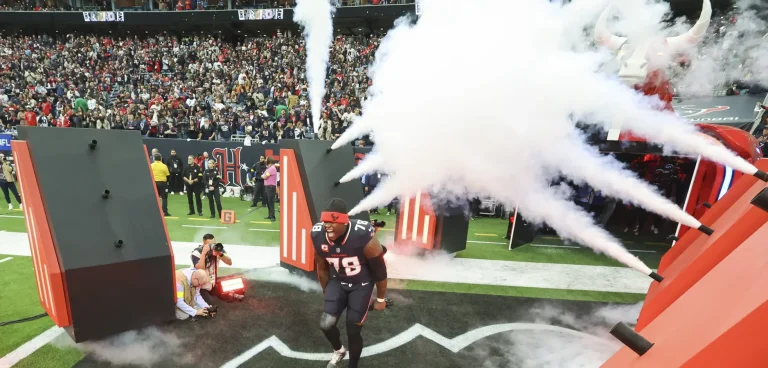 Laremy Tunsil strengthens Washington Commanders offensive line