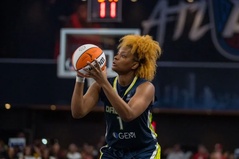 NaLyssa Smith playing status Dallas Wings vs Connecticut Sun