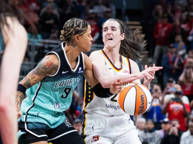 Sabrina Ionescu reacts to Natasha Cloud steal