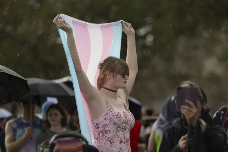 Travis Kelce Taylor Swift friendship bracelet gesture