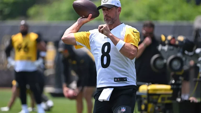 Aaron Rodgers critiques Jets run game struggles