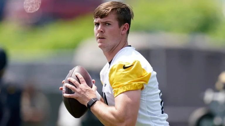 Aaron Rodgers mentors Will Howard