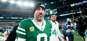 Aaron Rodgers’ uncertain future looms as Steelers await potential 2025 signing amid Jets struggles