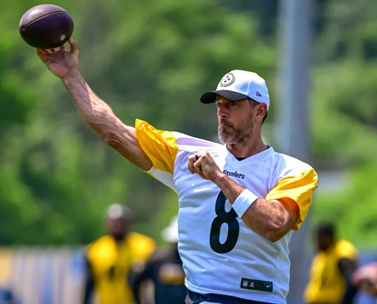 Aaron Rodgers praised by veteran NFL coach