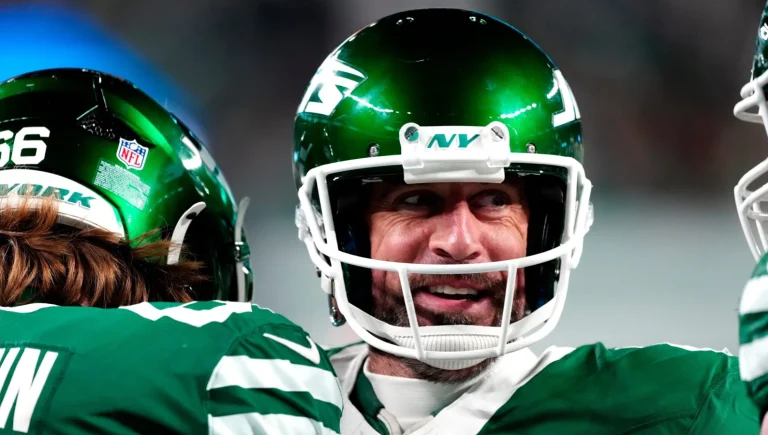 Aaron Rodgers praises Cam Ward's rookie potential