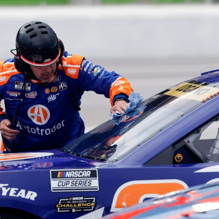 Alex Bowman final lap strategy