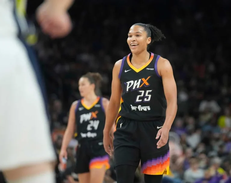 Alyssa Thomas supports DeWanna Bonner