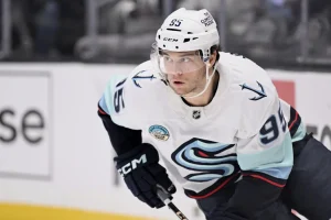 Andre Burakovsky Blackhawks Trade: Chicago Bets on Former Star to Boost Rookie Bedard’s Lineup