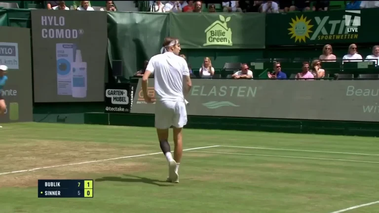 Andy Roddick reacts to Alexander Bublik's tactics