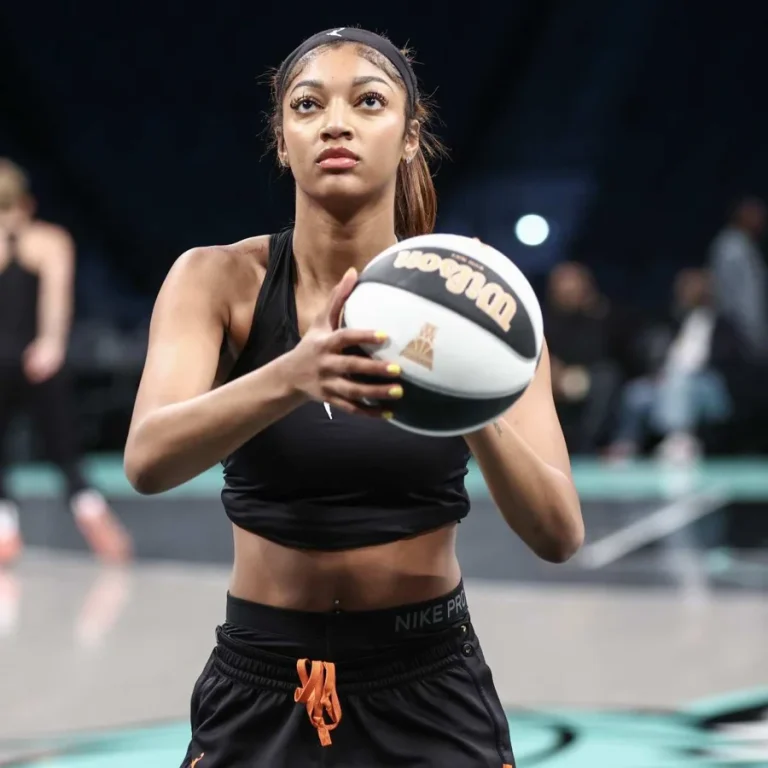 Angel Reese’s Stunning Instagram Tunnel Outfit Earns Quick Praise from Rising Star Olivia Miles Angel Reese’s Stunning Instagram Tunnel Outfit Earns Quick Praise from Rising Star Olivia Miles