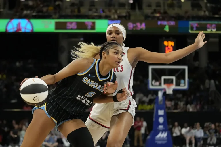 Angel Reese slaps Kiki Iriafen after missed layup