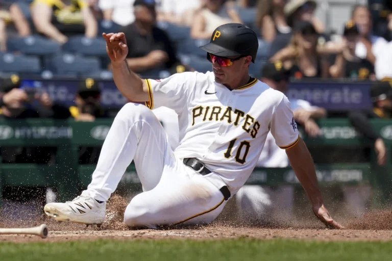 Bryan Reynolds leaves game for family birth milestone