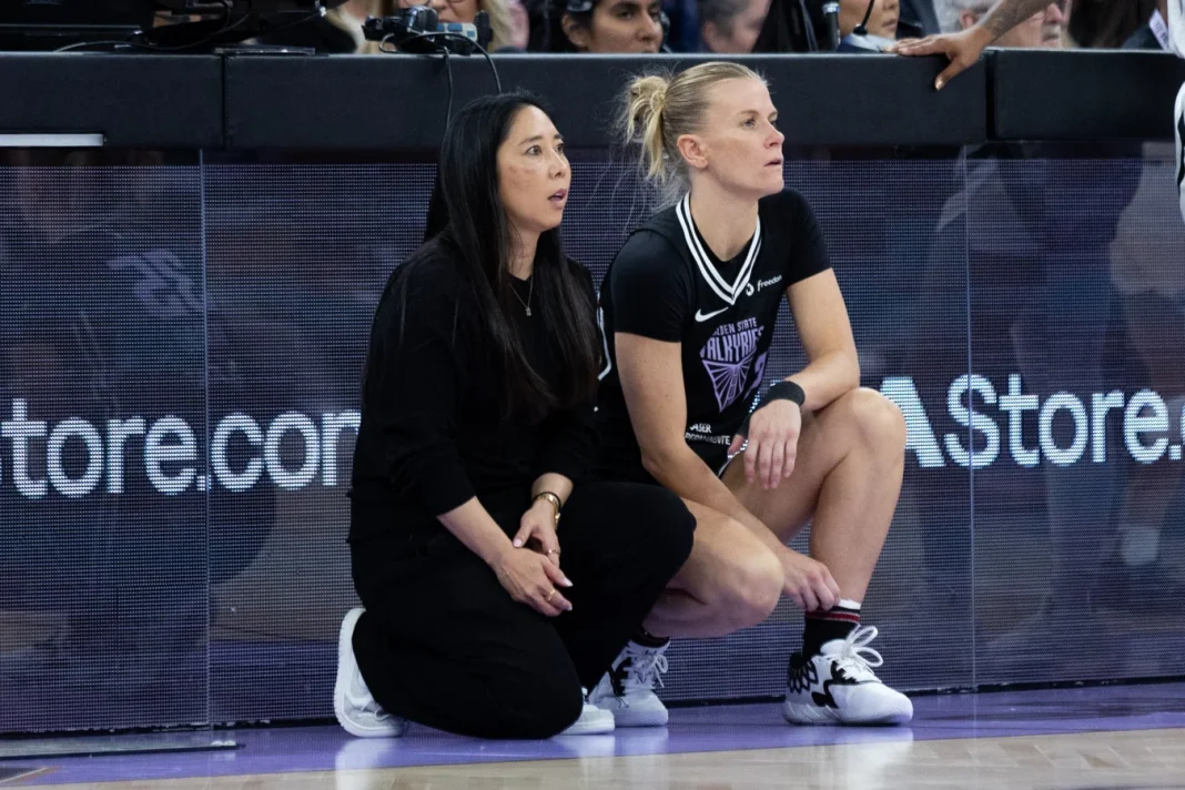 Caitlin Clark mocked by Brandin Podziemski courtside