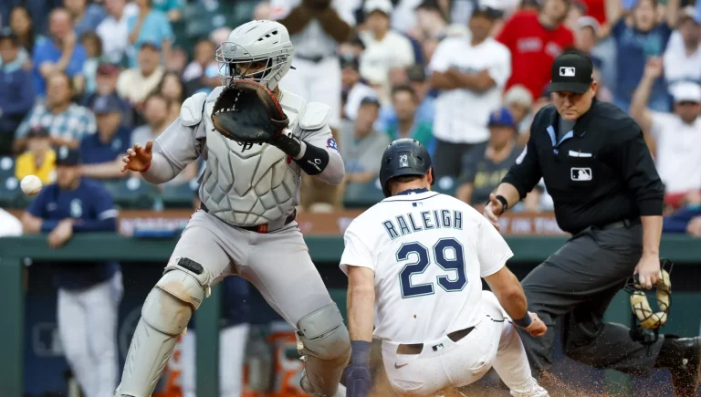 Cal Raleigh MLB home run leader catcher