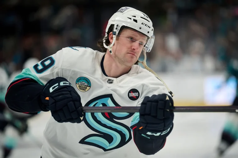 Charlie Coyle Canucks trade target