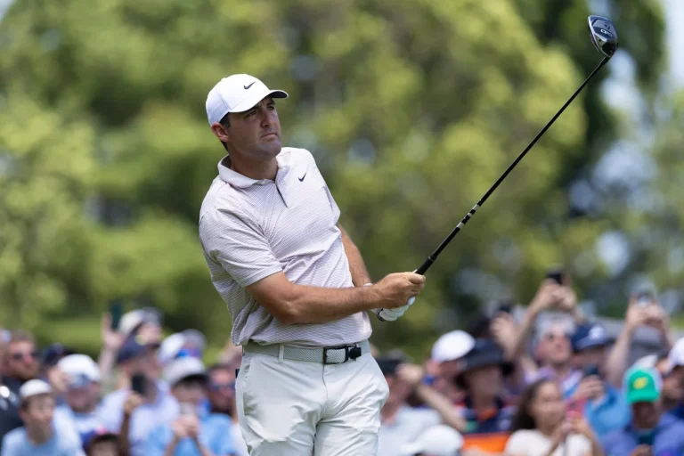 Collin Morikawa glove-free golf experiment