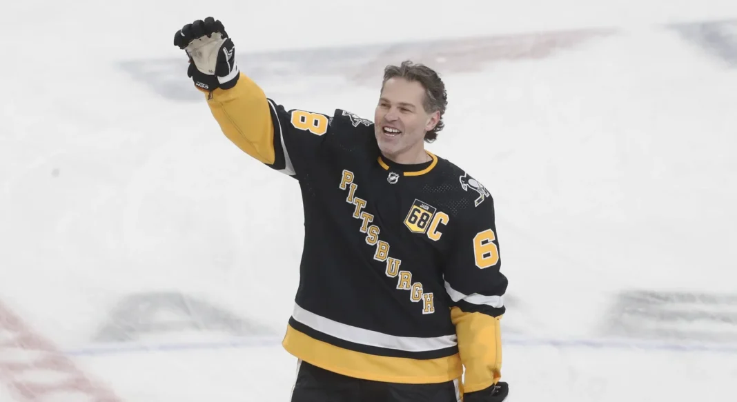 Connor McDavid admired by Jaromir Jagr Connor McDavid admired by Jaromir Jagr