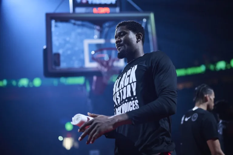 Deandre Ayton buyout free agency