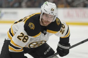 Elias Lindholm Boston Bruins Struggles Highlight 3 Weak Links Bruins Must Cut to Bounce Back