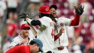 Elly De La Cruz Rockets Reds to Historic 6-1 Win Over Yankees with Stunning Night Performance