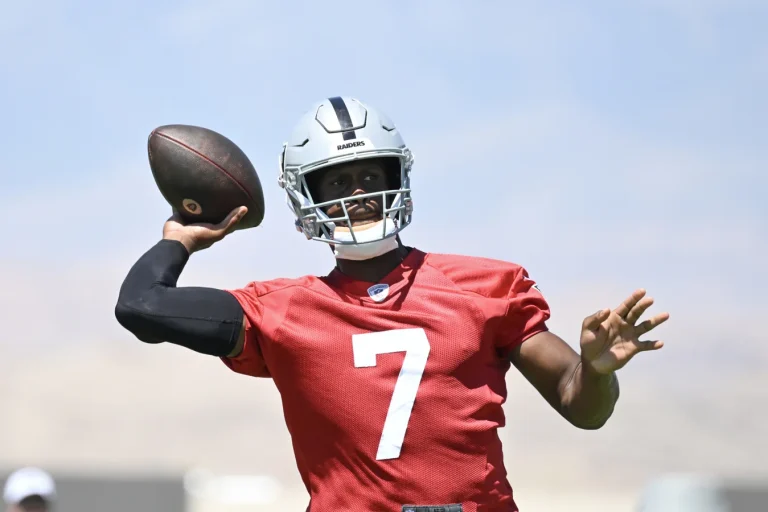 Geno Smith leads Raiders quest