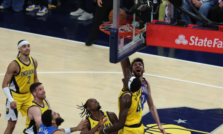 Isaiah Hartenstein reacts to Chet Holmgren crossover