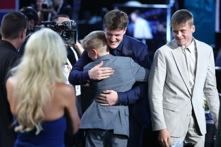 Jalen Brunson Mariska Hargitay Hug