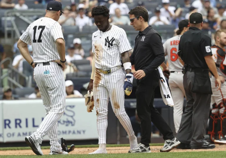 Jazz Chisholm Jr barefoot run