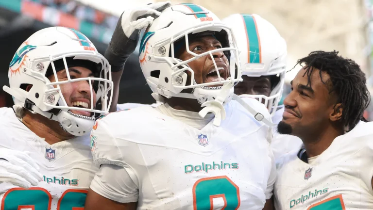 Jonnu Smith potential trade impact on Dolphins