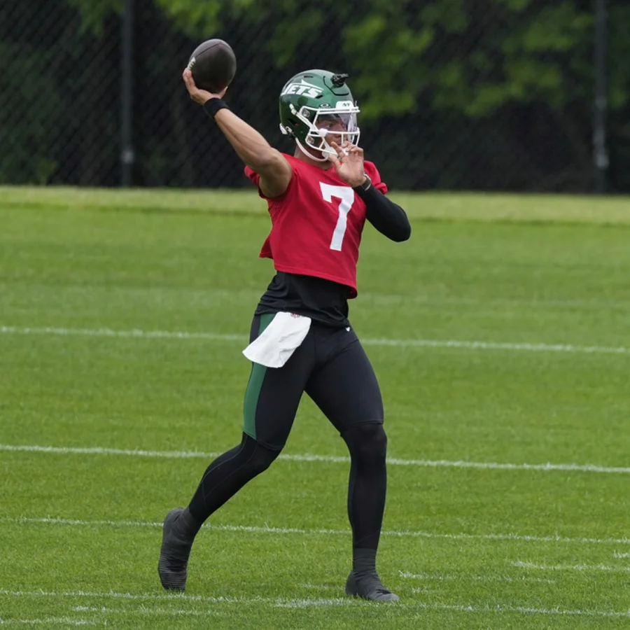 Justin Fields impressive performance at Jets OTAs Justin Fields impressive performance at Jets OTAs