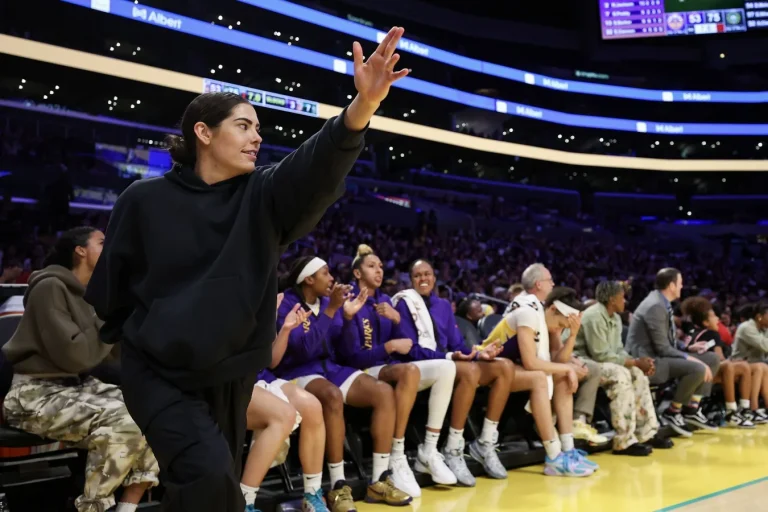 Kelsey Plum fan interaction controversy