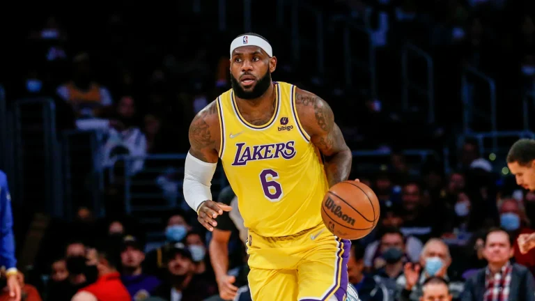 LeBron James Lakers contract extension 2025