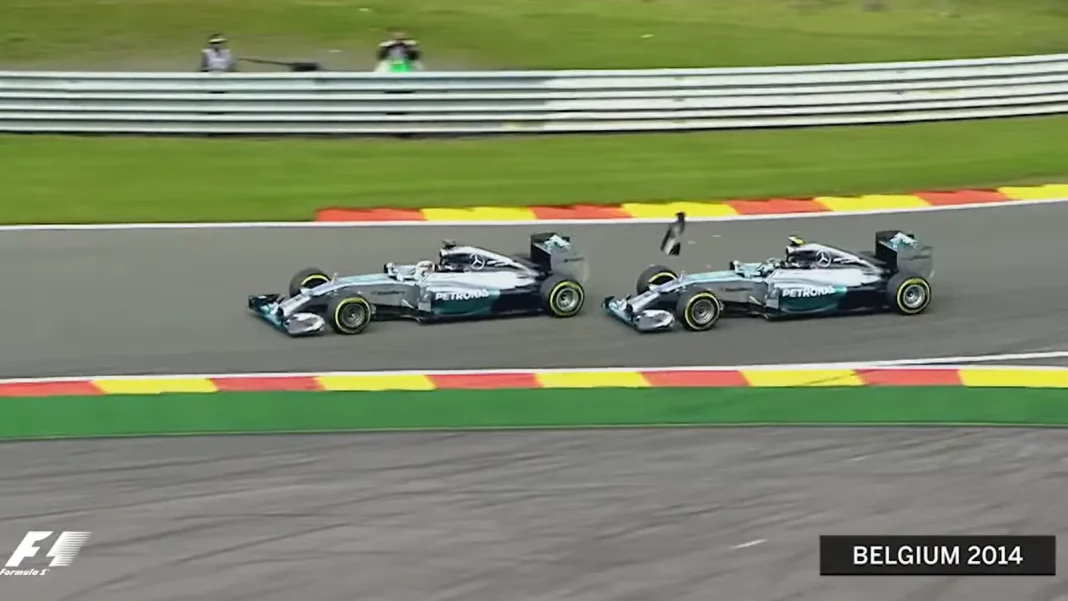 Lewis Hamilton and Nico Rosberg 2016 crash