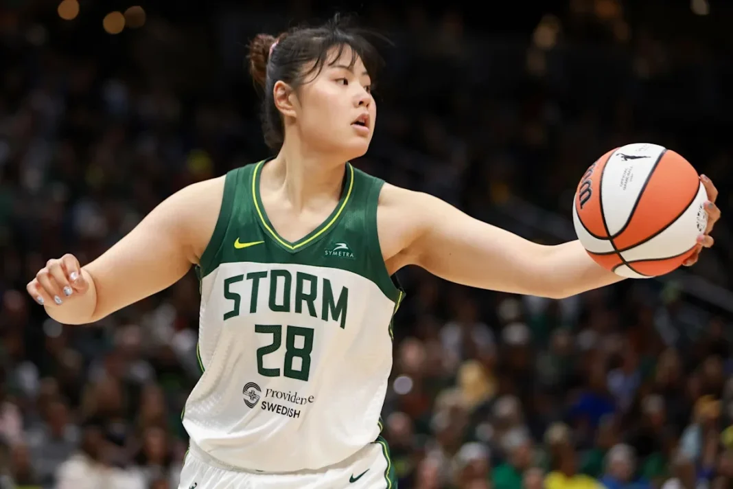Li Yueru joining Dallas Wings as center