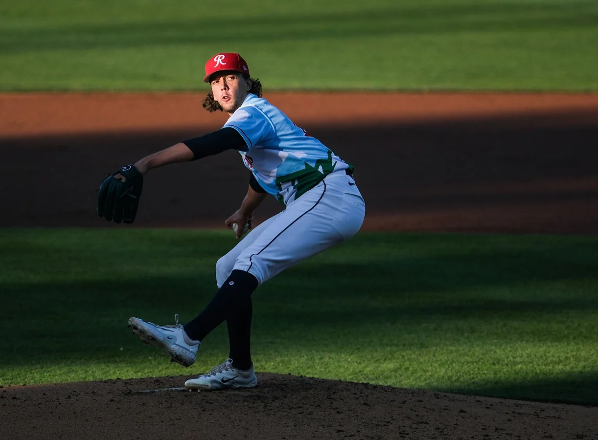Logan Gilbert Mariners pitching rotation return
