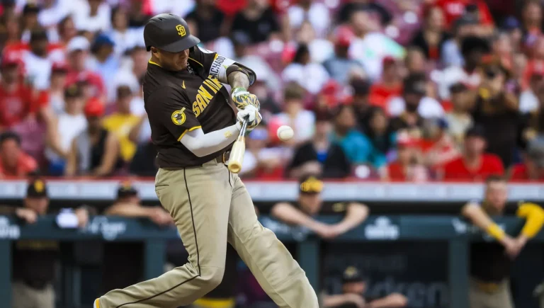 Manny Machado clever drop play