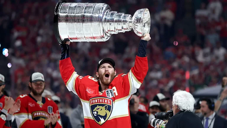 Matthew Tkachuk urges Panthers teammates to maximize contracts