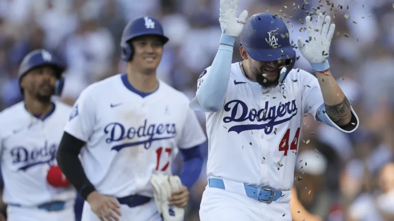 Mookie Betts catches first pitch from Lizzo at Dodgers game