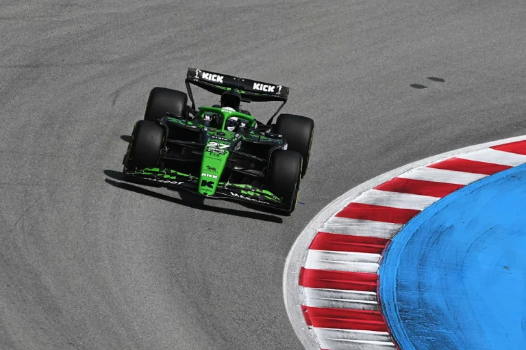 Nico Hulkenberg overtakes Lewis Hamilton Spanish GP