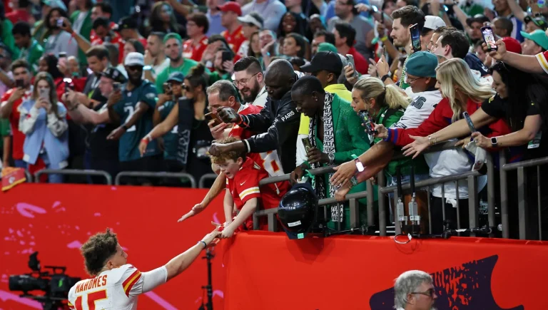 Patrick Mahomes leads Chiefs through offensive challenges