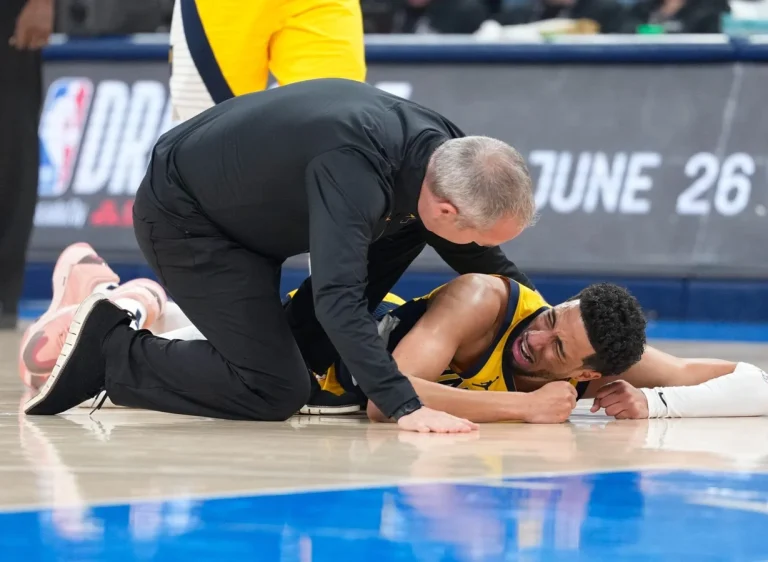 Patrick Mahomes reacts to Tyrese Haliburton injury