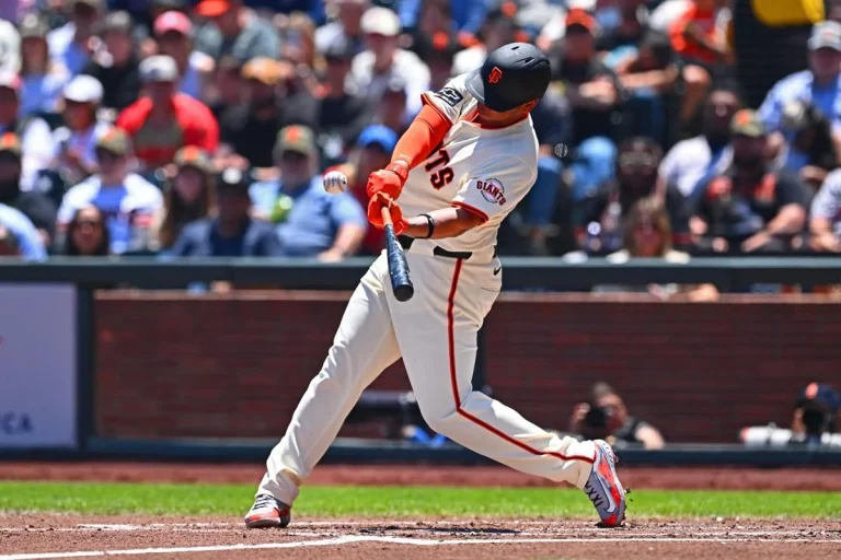 Rafael Devers first home run with Giants