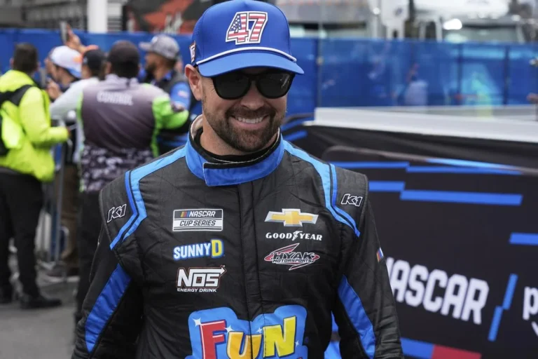 Ricky Stenhouse Jr warns rival NASCAR driver