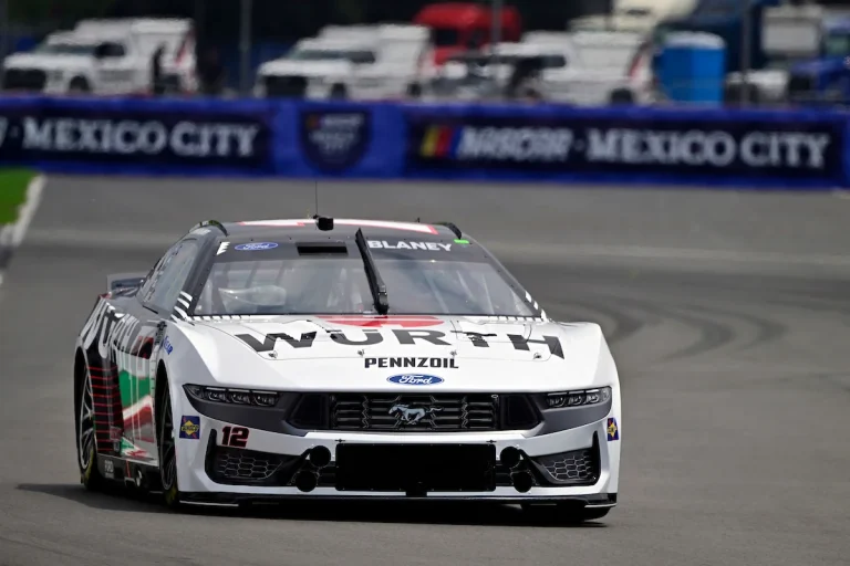 Ryan Blaney's epic debut in dirt sprint racing