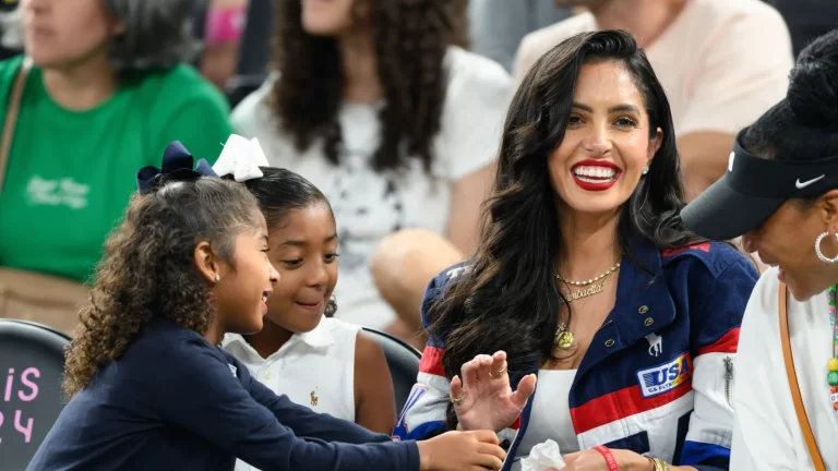 Sabrina Ionescu honors Vanessa Bryant legacy