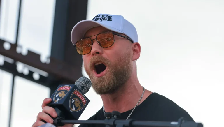 Sam Bennett Panthers free agency