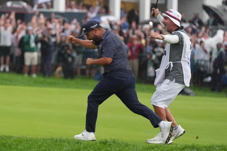 Scottie Scheffler chasing 59 at Travelers Championship