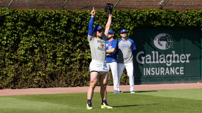 Seiya Suzuki glove motivational messages